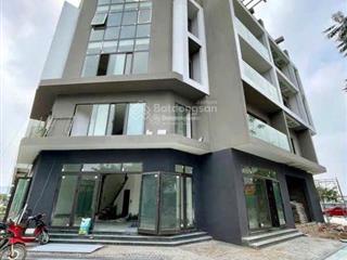 Tôi cần bán căn 75m2 hướng đông nam cạnh vườn hoa, trường mầm non tại hà nội oriental gia lâm.