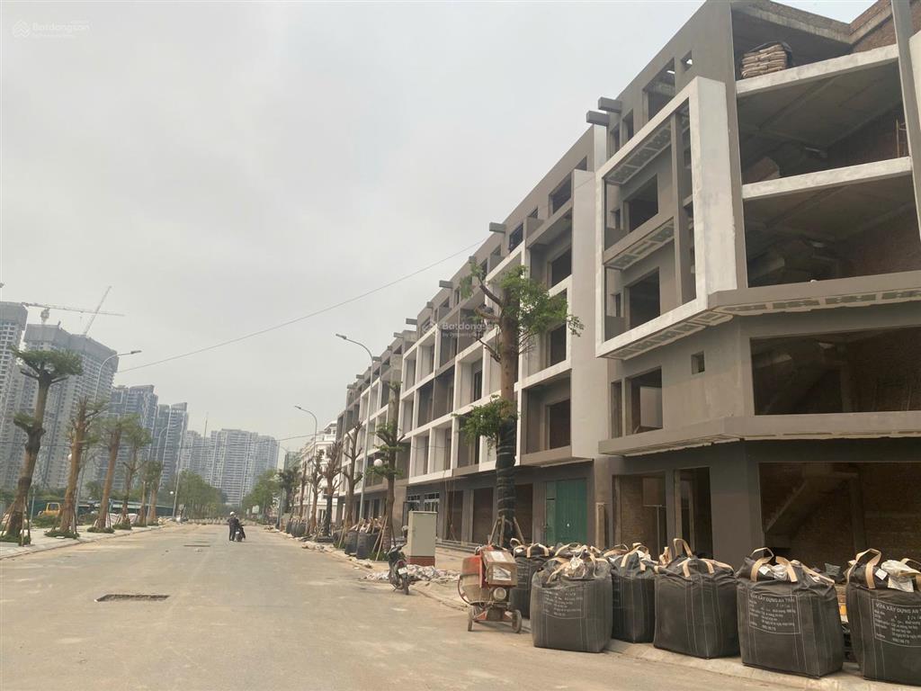 Tôi cần bán căn 75m2 hướng đông nam cạnh vườn hoa, trường mầm non tại hà nội oriental gia lâm.