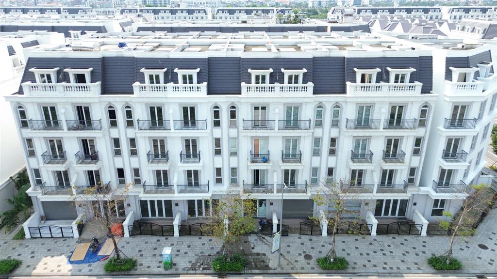 Cc gửi bán căn liền kề 75m2. duy nhất 1 căn hướng tây bắc  mặt hướng ra hồ điều hòa gia lâm 14 ha