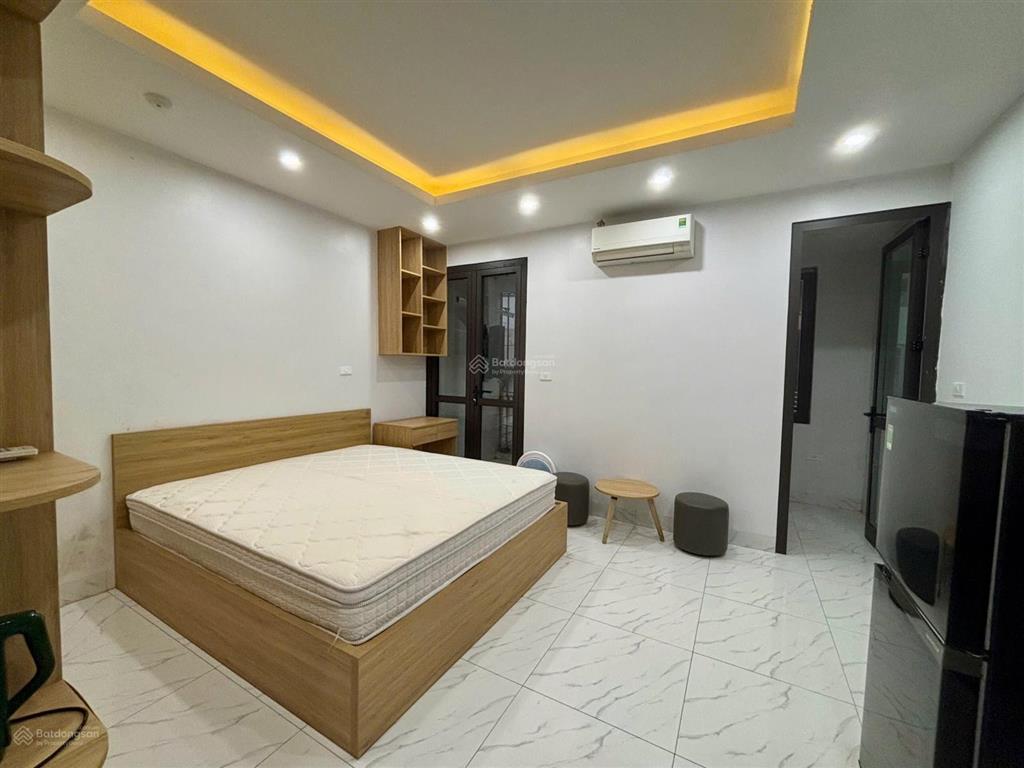 Cho thuê cc 40m2 tại võ chí công, cầu giấy, 1n1b có máy giặt riêng, ô tô đỗ cửa