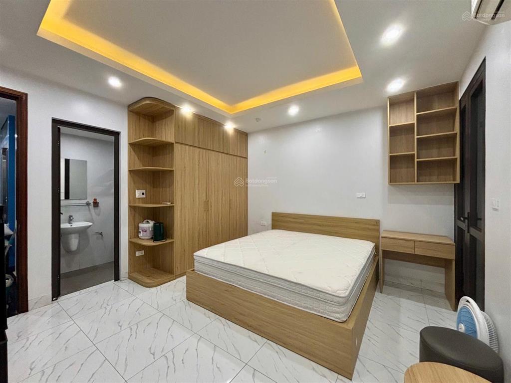Cho thuê cc 40m2 tại võ chí công, cầu giấy, 1n1b có máy giặt riêng, ô tô đỗ cửa