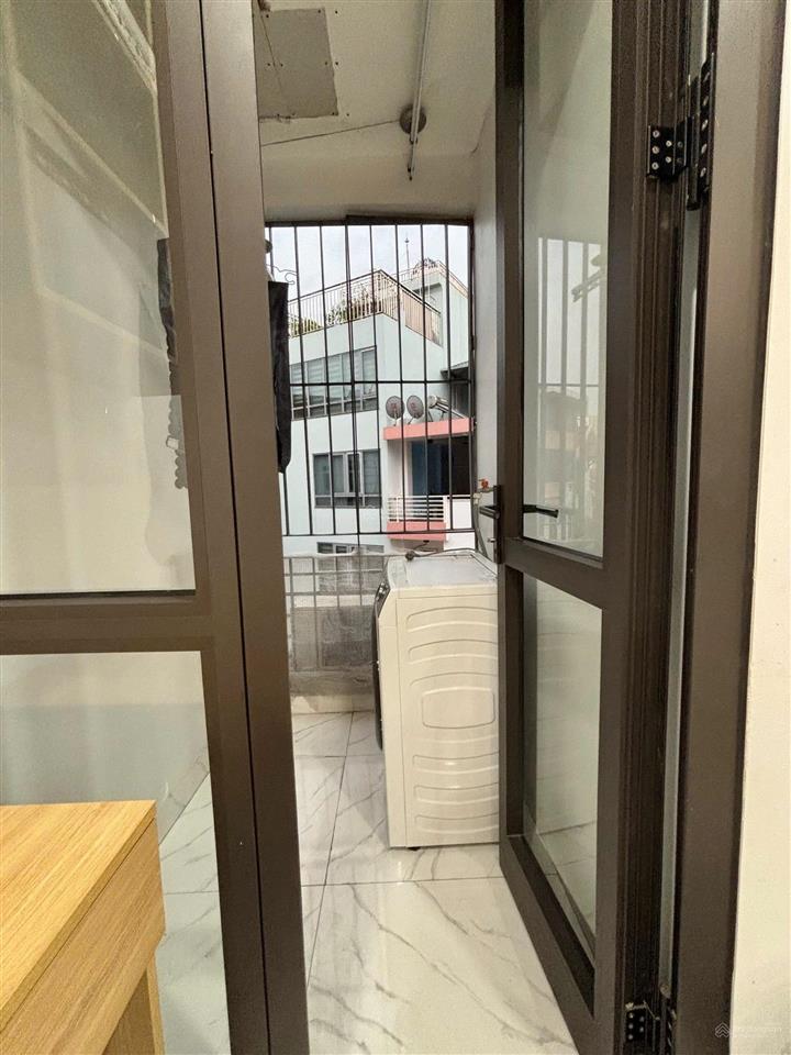 Cho thuê cc 40m2 tại võ chí công, cầu giấy, 1n1b có máy giặt riêng, ô tô đỗ cửa
