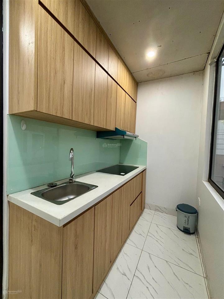 Cho thuê cc 40m2 tại võ chí công, cầu giấy, 1n1b có máy giặt riêng, ô tô đỗ cửa
