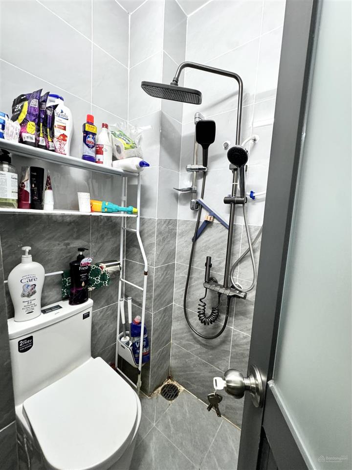 2.4 tỷ  dtsd 30m2  hẻm xe hơi 6m  thích quảng đức  3 tầng  2pn  mới đẹp  sổ hồng riêng