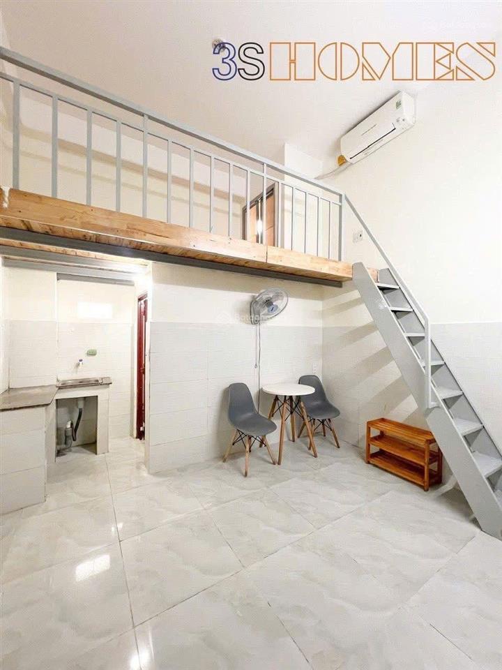 Phòng full nội thất có cửa sổ trời gác cao gần đh công thương
