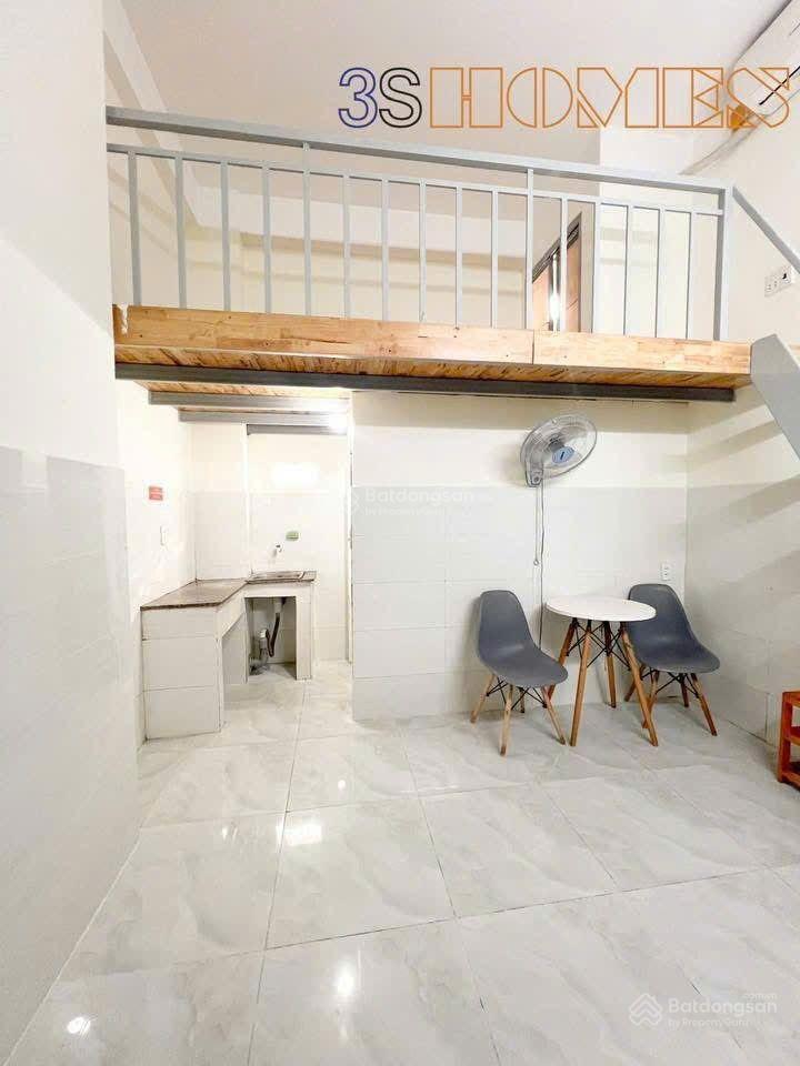 Phòng full nội thất có cửa sổ trời gác cao gần đh công thương