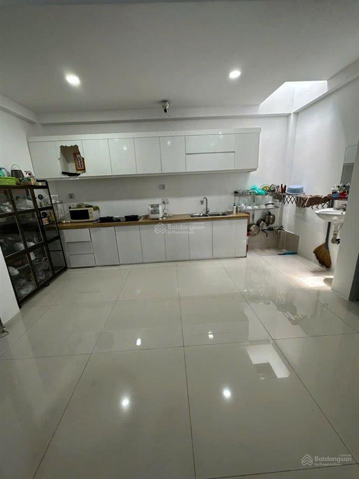 Bán nhà mặt tiền lê thị riêng, 3 lầu, đối diện ủy ban quận 12, lề đường siêu rộng để kinh doanh