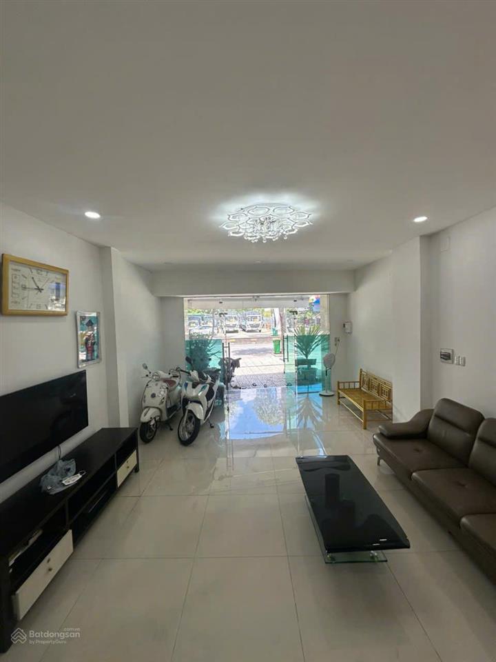 Bán nhà mặt tiền lê thị riêng, 3 lầu, đối diện ủy ban quận 12, lề đường siêu rộng để kinh doanh