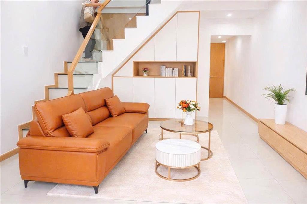 NHÀ ĐƯỜNG NÚI THÀNH – Sát Quảng trường 29/3 – Vào  ở luôn