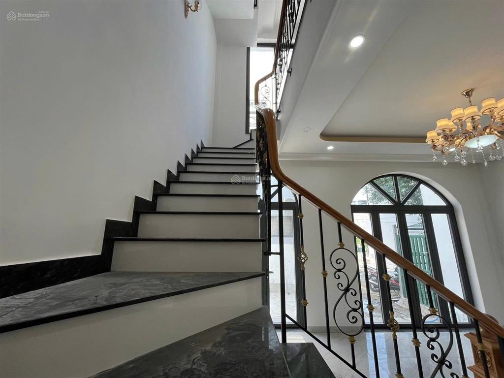 Nhà hẻm xe hơi 8 tỷ 51m² 3 tầng gần phạm văn đồng hiệp bình
