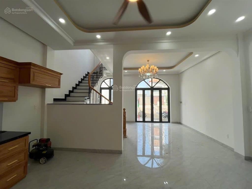 Nhà hẻm xe hơi 8 tỷ 51m² 3 tầng gần phạm văn đồng hiệp bình