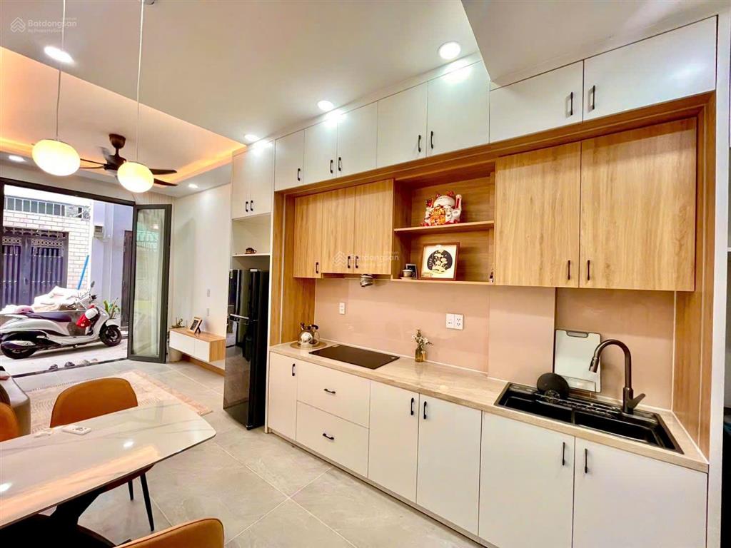 Nhà đẹp nguyên hồng nở hậu nhẹ 2 tầng shr 5,35 tỷ thương lượng