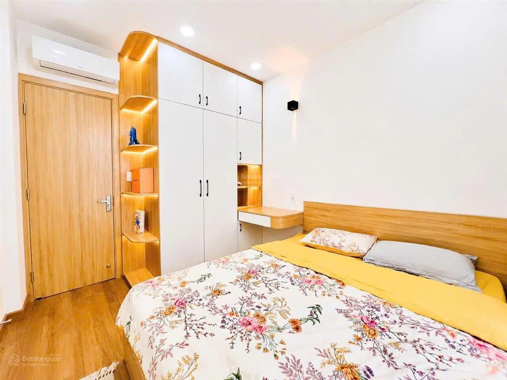 Nhà đẹp nguyên hồng nở hậu nhẹ 2 tầng shr 5,35 tỷ thương lượng