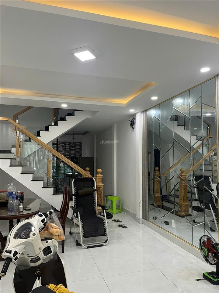 Cho thuê nhà nguyên căn hẻm xe hơi đường bạch đằng gần chợ baf chiểu 27 triệu/tháng