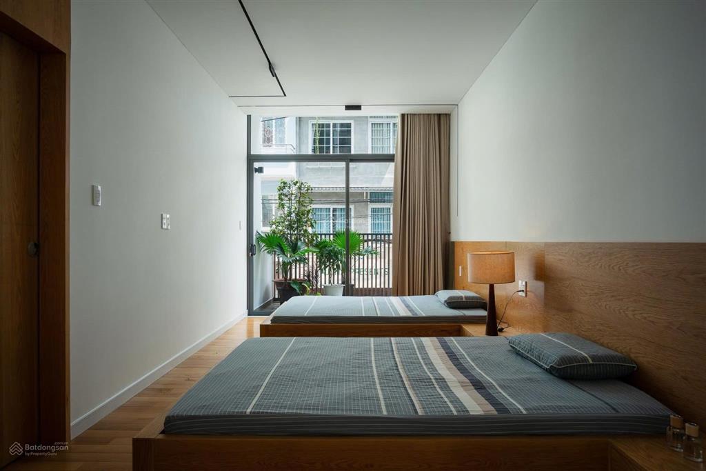 Khuôn đất 68m2 căn goc cực đẹp tai huỳnh văn bánh hẻm 8m cách đường chính 20m. giá chỉ 13,2 tỷ