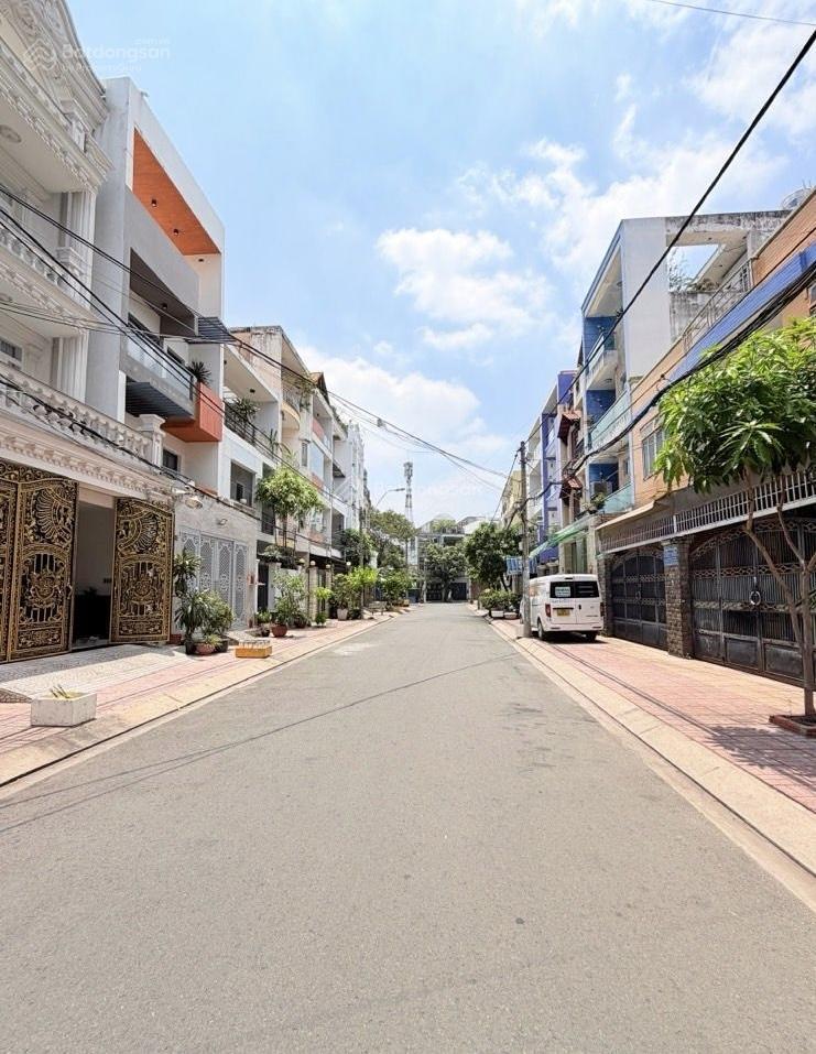 Cơ hội đầu tư. khách sạn 10 phòng  nhỉnh 10 tỷ  khu đồng bộ mặt tiền 10m  vỉa hè 3m  tn 70tr/th