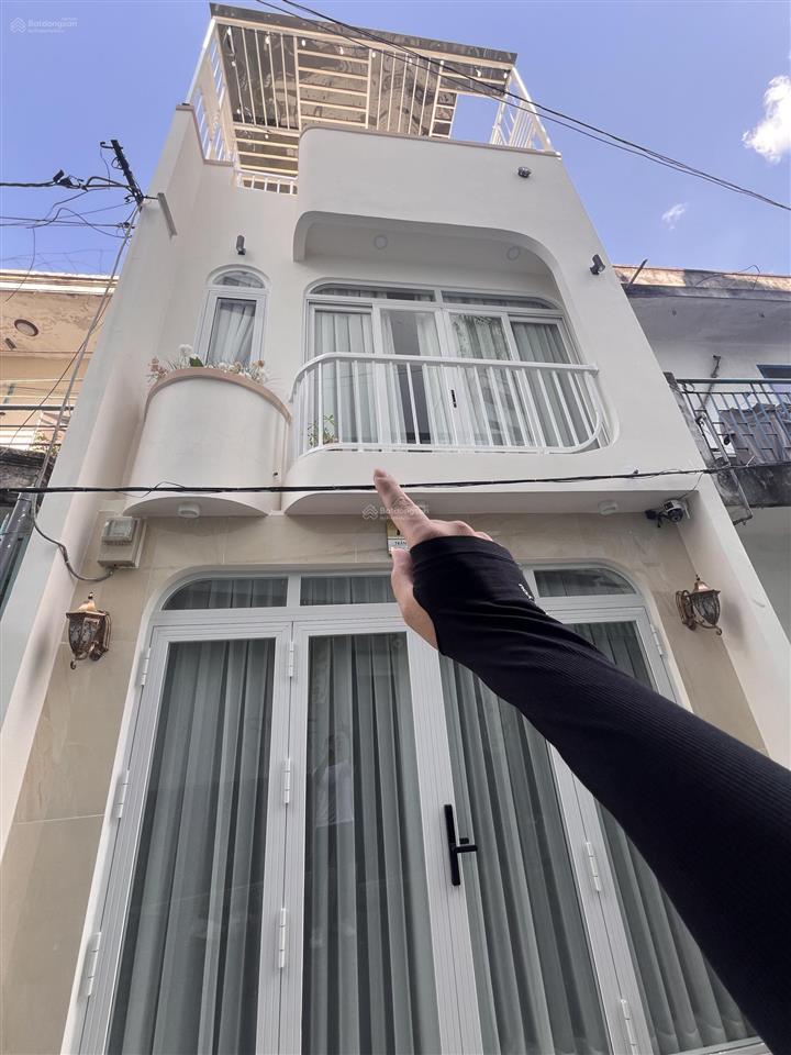 Nhà mới 100%  xe hơi thông  3 tầng  4pn  nhỉnh 8 tỷ.
