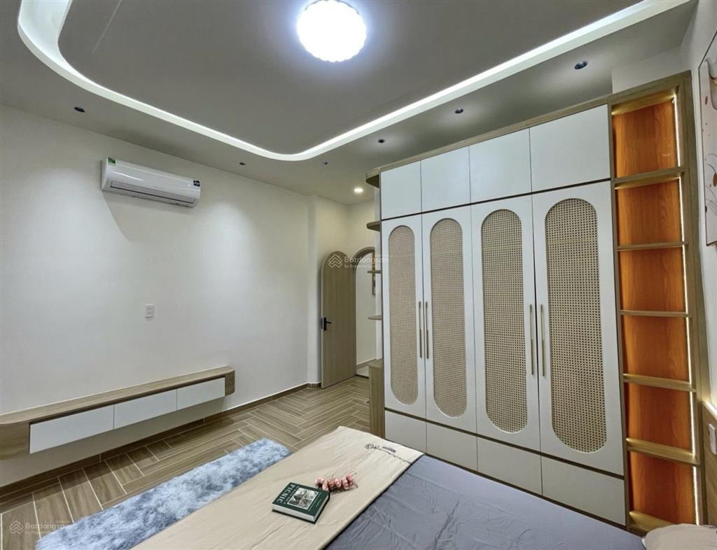 Nhà mới 100%  xe hơi thông  3 tầng  4pn  nhỉnh 8 tỷ.