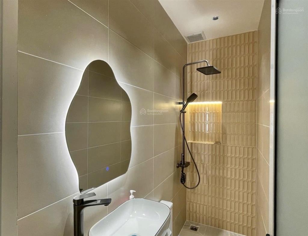 Nhà mới 100%  xe hơi thông  3 tầng  4pn  nhỉnh 8 tỷ.