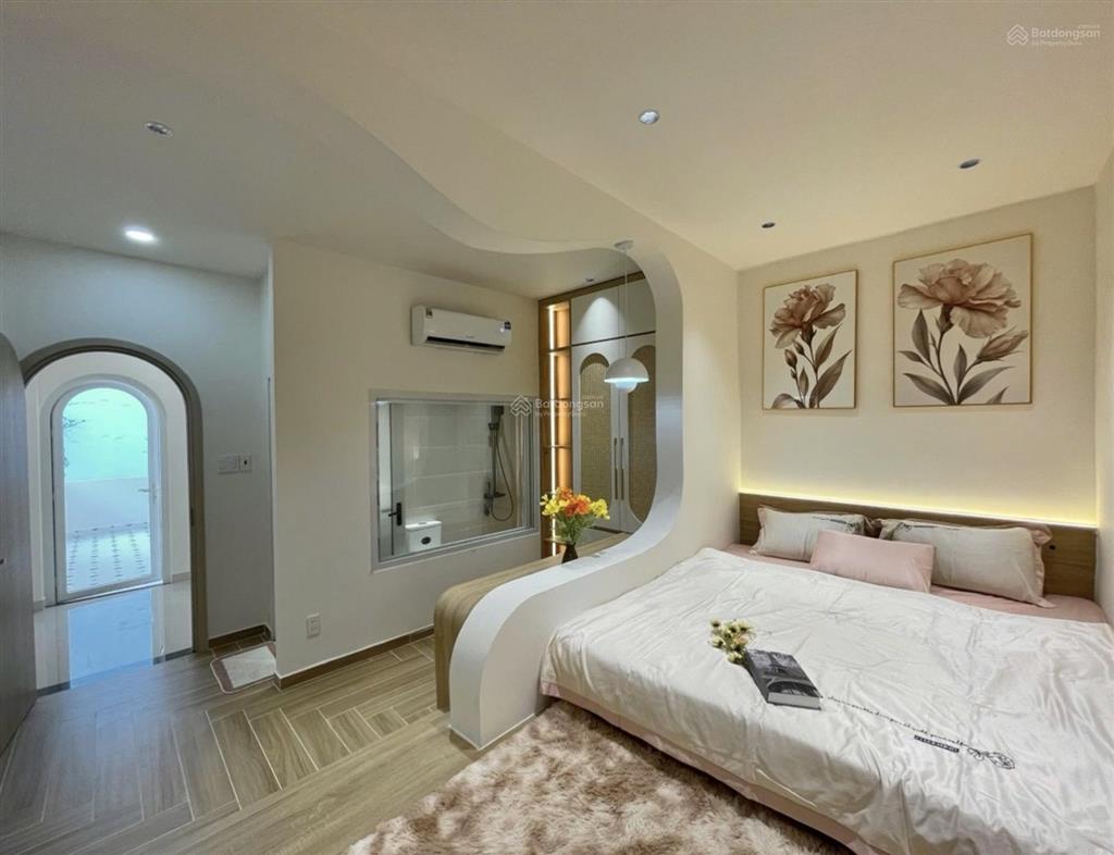 Nhà mới 100%  xe hơi thông  3 tầng  4pn  nhỉnh 8 tỷ.