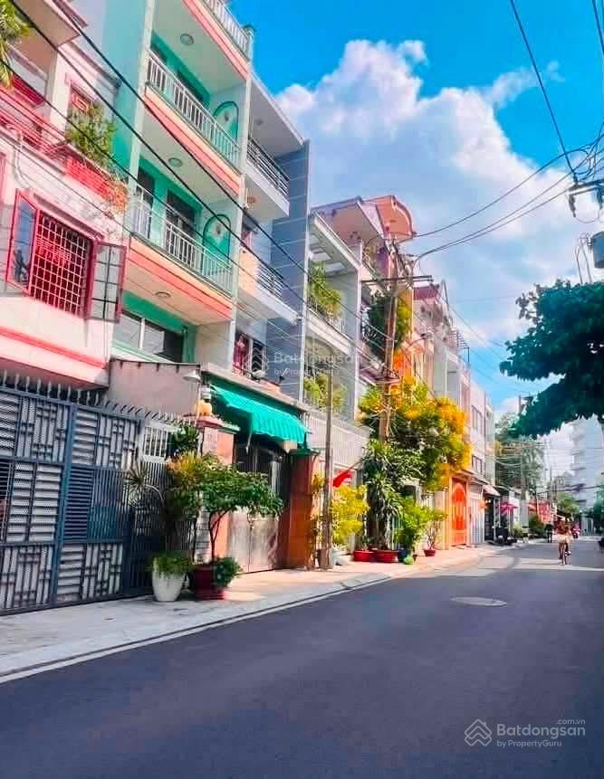 Nhà tân bình, chỉ 2 phút sang q10, q11  5 tầng  70m2 nở hậu  đường 8m thông  chốt 8.x tỉ