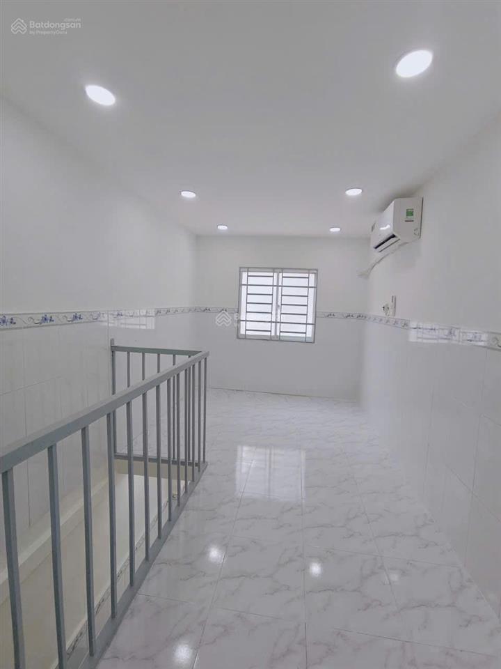 Bán nhà 1 trệt 2 lầu đường lê đại hành đối diện trường học đề thám, quận 11 chỉ 2.38 tỷ