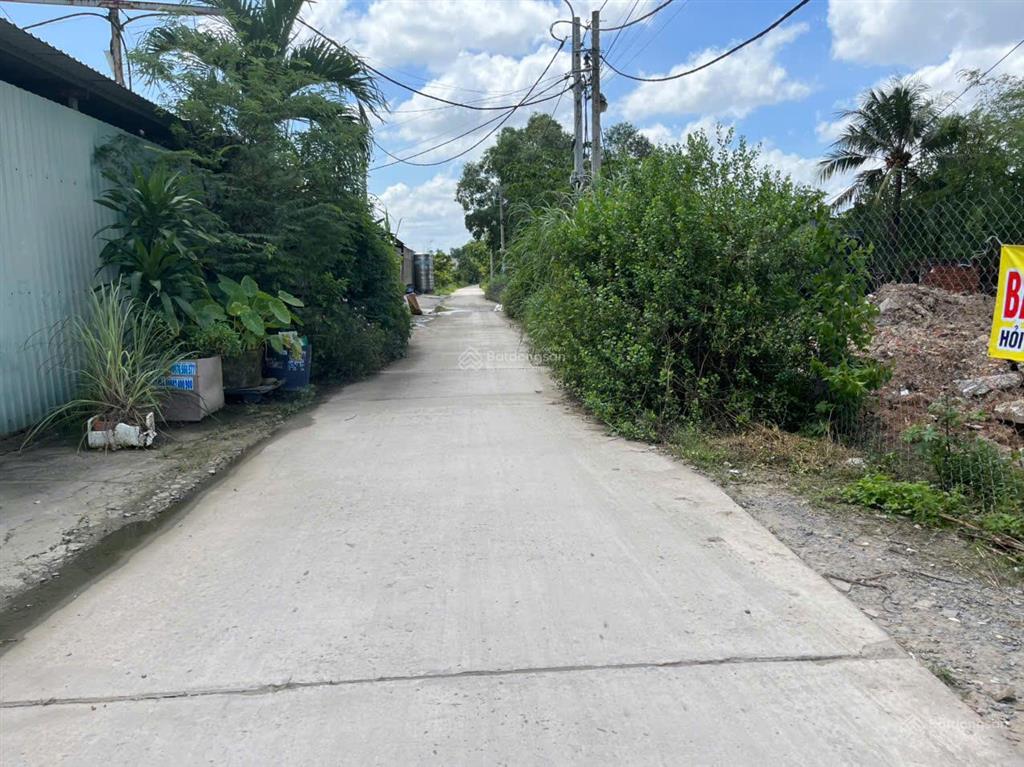 1000m2 hai mặt tiền thông thoáng, nằm ngay tuyến đường kênh trung ương