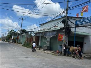 1000m2 hai mặt tiền thông thoáng, nằm ngay tuyến đường kênh trung ương