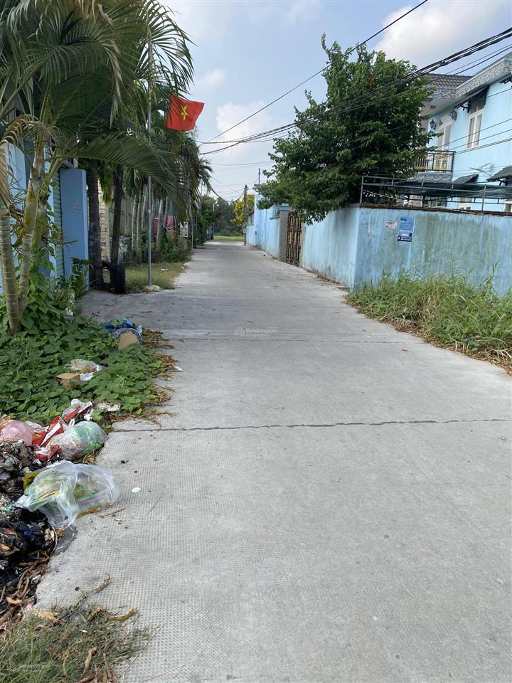 Đất gần tt đức hoà (~1.9km)  ngay trục 823d và 825