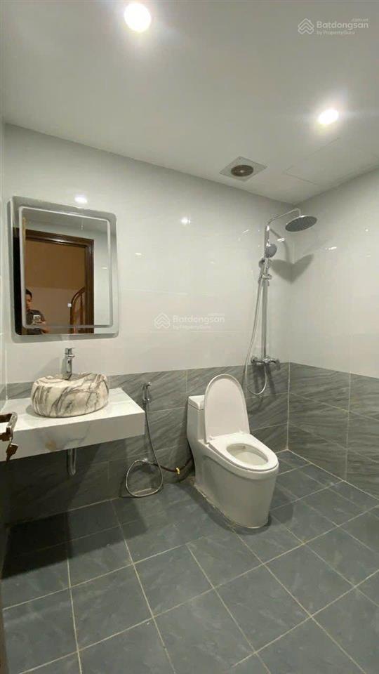 Bán nhà ngoại giao đoàn  siêu phẩm 6 tầng lô góc  có thang máy  30m ra oto tránh.