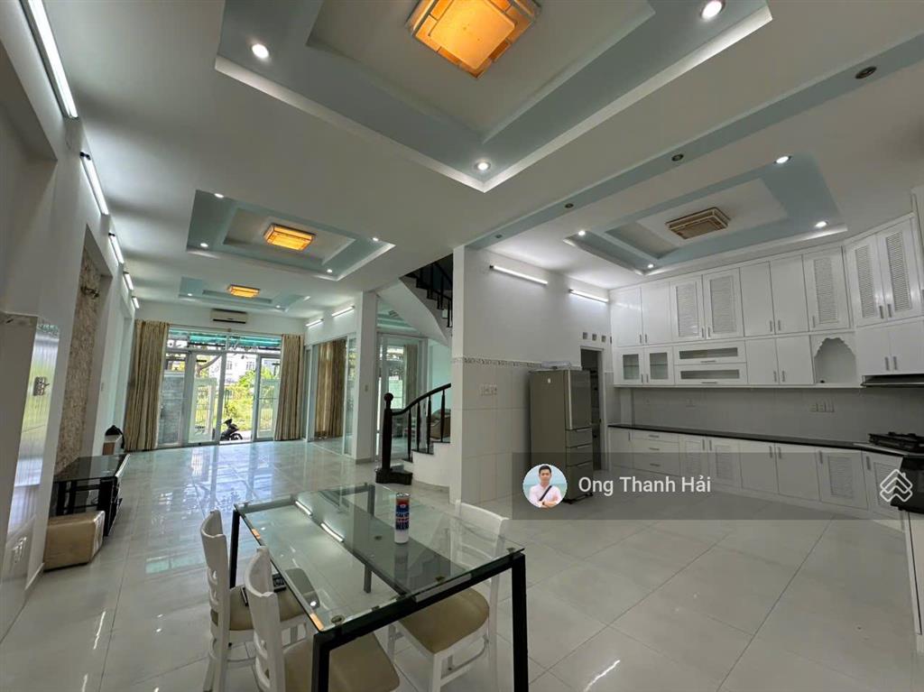 Cho thuê biệt thự phú mỹ hưng, 137,6m2(8x17,2m) 5pn, cạnh bên các trường nhật bản, đài bắc, canada