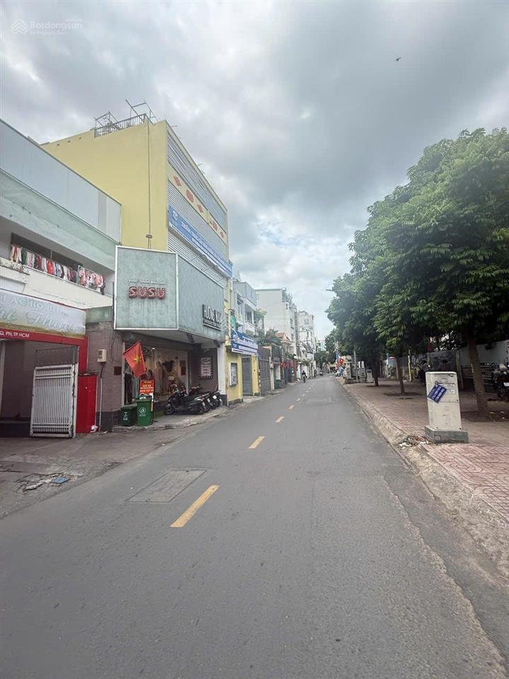 Hxh lê văn sỹ, q. phú nhuận. dt 4,5x15, trệt lửng lầu. giá 11,3 tỷ