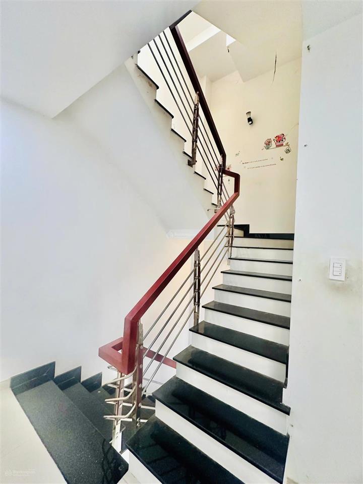 Hxh khu sân bay, 4,5x10, trệt 2 lầu. giá 9,4 tỷ tl