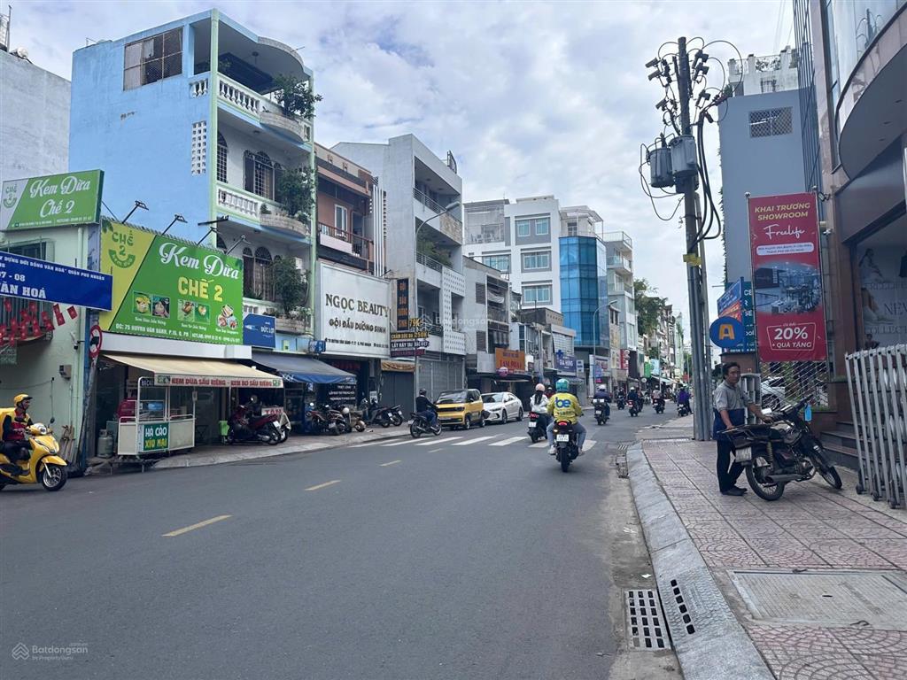 Mặt tiền huỳnh văn bánh, 3x10, trệt 3 lầu. giá 9,9 tỷ