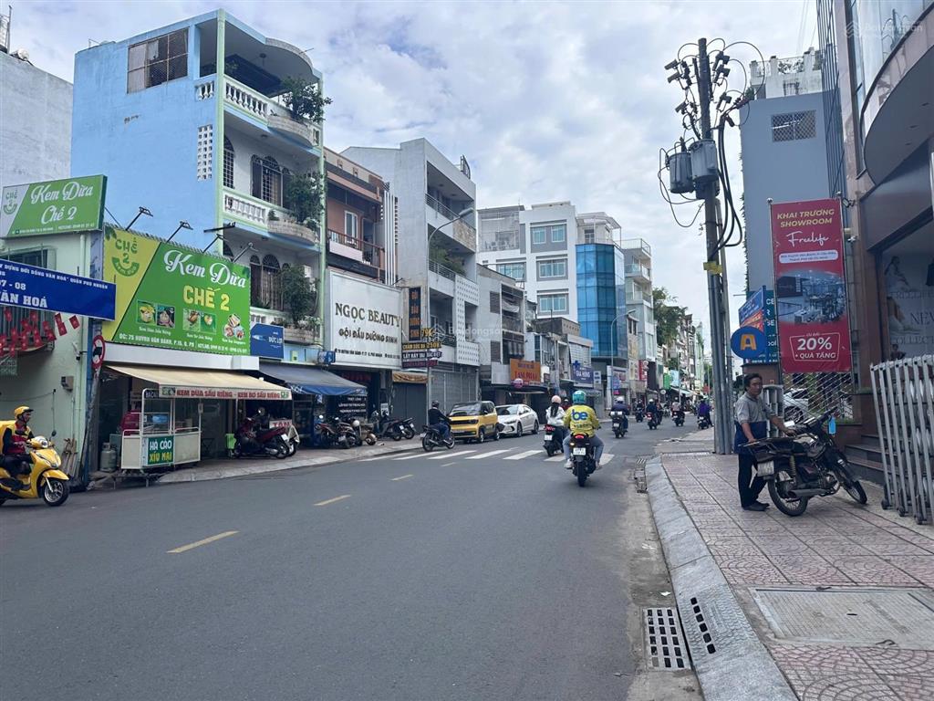 Mặt tiền huỳnh văn bánh, 3x10, trệt 3 lầu. giá 9,9 tỷ