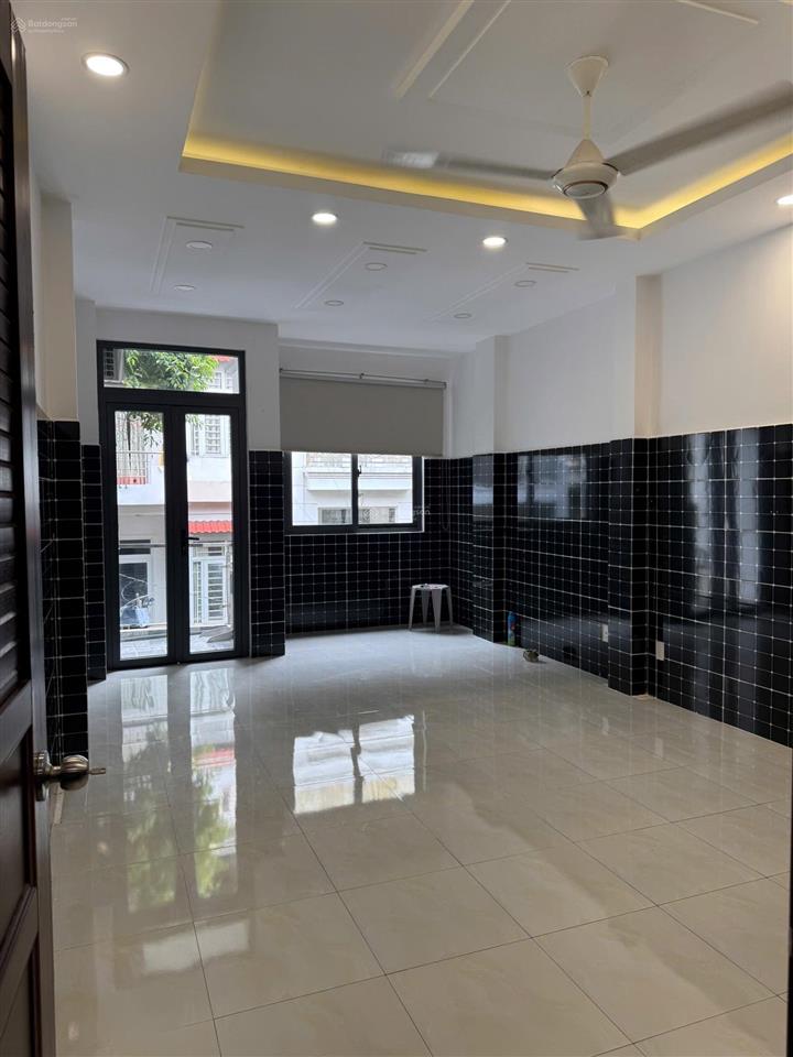 Cho thuê nguyên căn vị trí khu sân bay, 45m2, 4pn giá 18tr/th