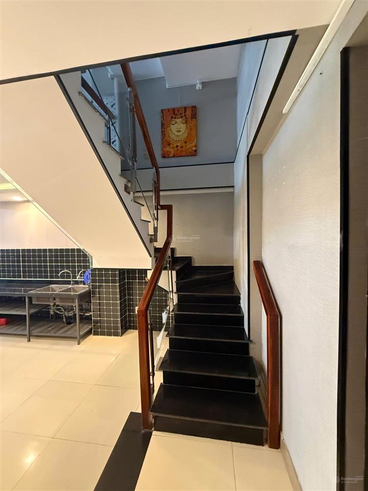 Cho thuê nguyên căn vị trí khu sân bay, 45m2, 4pn giá 18tr/th