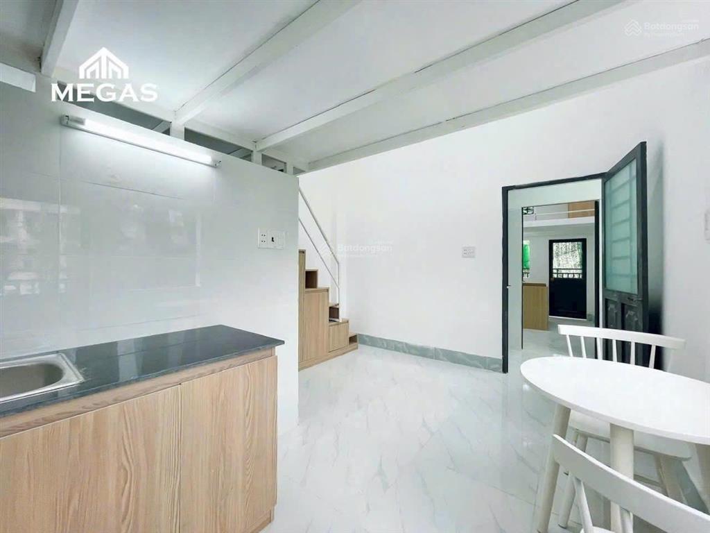 Phòng cho thuê phòng gác mới 100%  view kínhcửa sổ lớn  ngay nguyễn văn quá  giáo xứ đông quang