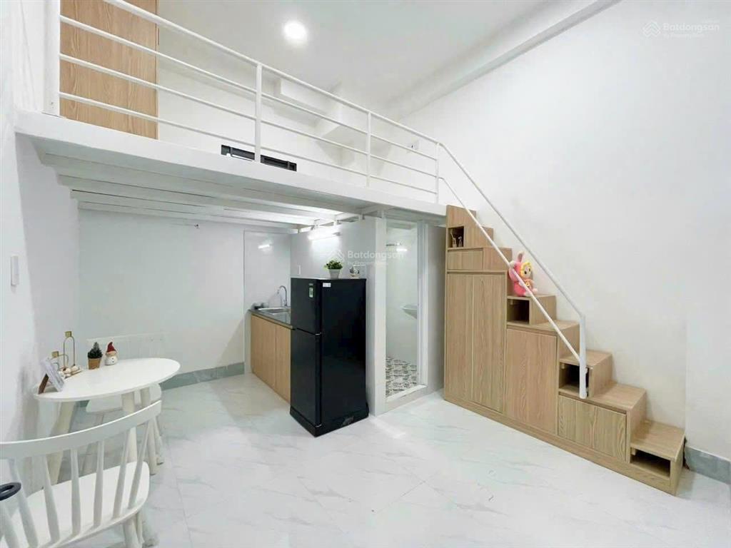 Phòng cho thuê phòng gác mới 100%  view kínhcửa sổ lớn  ngay nguyễn văn quá  giáo xứ đông quang