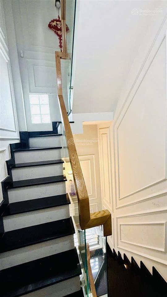 Bán nhà đẹp 5 tầng đường số khánh hội q4