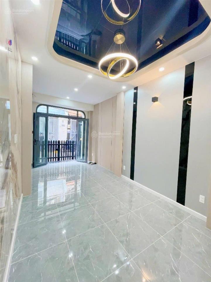 Bán nhà 3 lầu đường số q4 hxh 3 mặt tiền 3pn 4wc hẻm thông xe hơi tận nơi