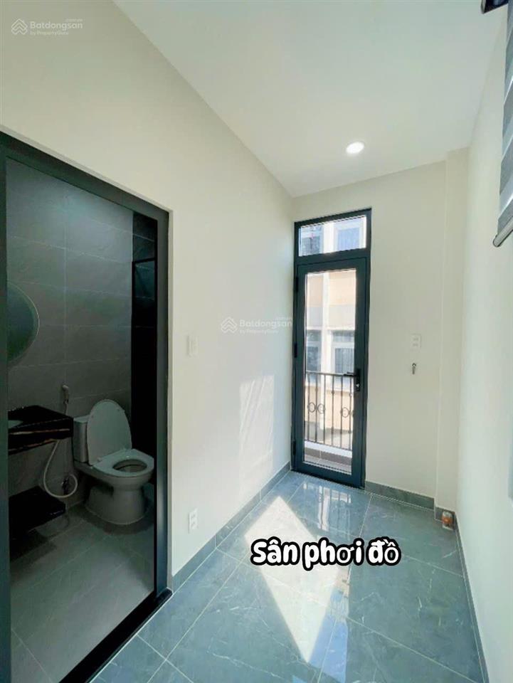 Bán nhà 3 lầu đường số q4 hxh 3 mặt tiền 3pn 4wc hẻm thông xe hơi tận nơi