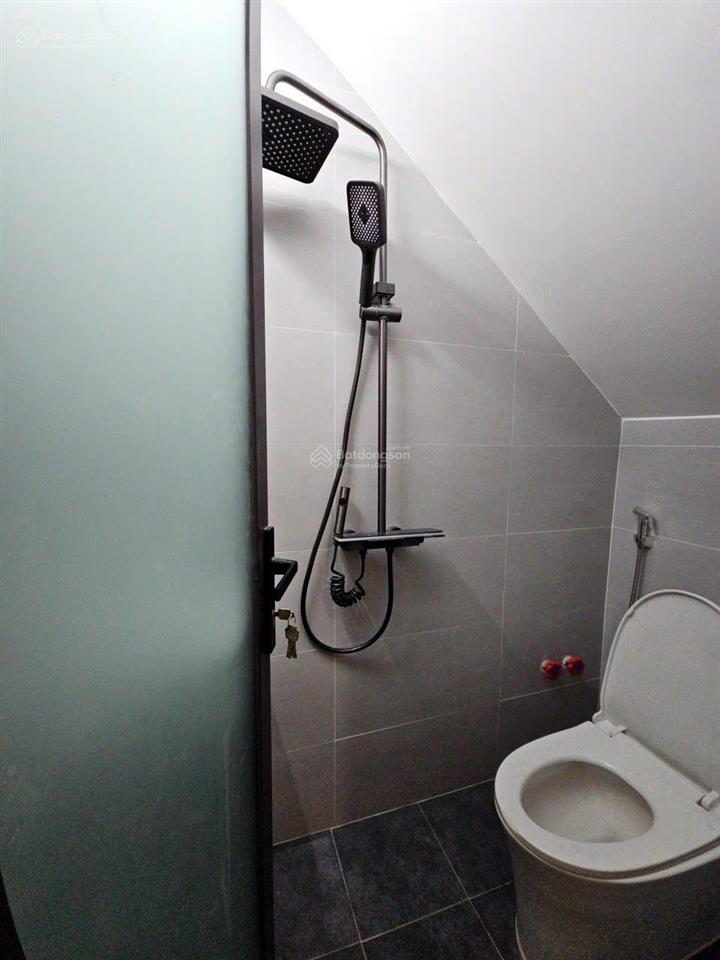 Bán nhà 4 lầu đường số q4 hxh ngay tận nhà 2pn 3wc