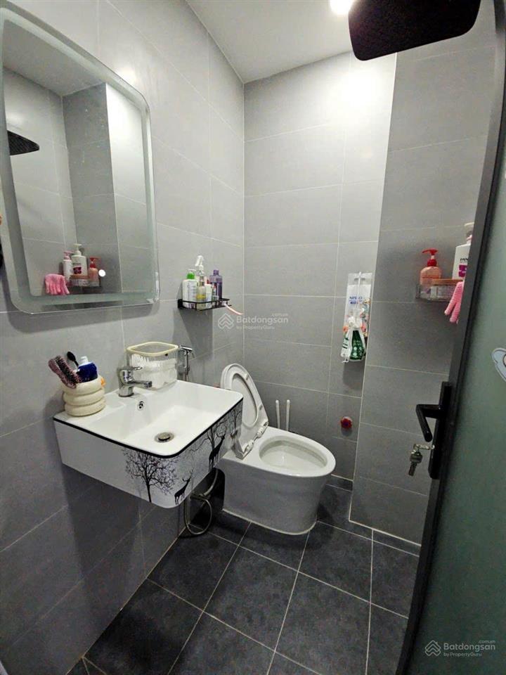 Bán nhà 4 lầu đường số q4 hxh ngay tận nhà 2pn 3wc