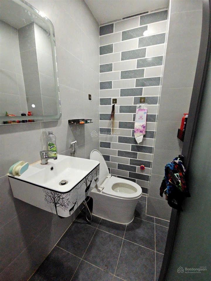 Bán nhà 4 lầu đường số q4 hxh ngay tận nhà 2pn 3wc