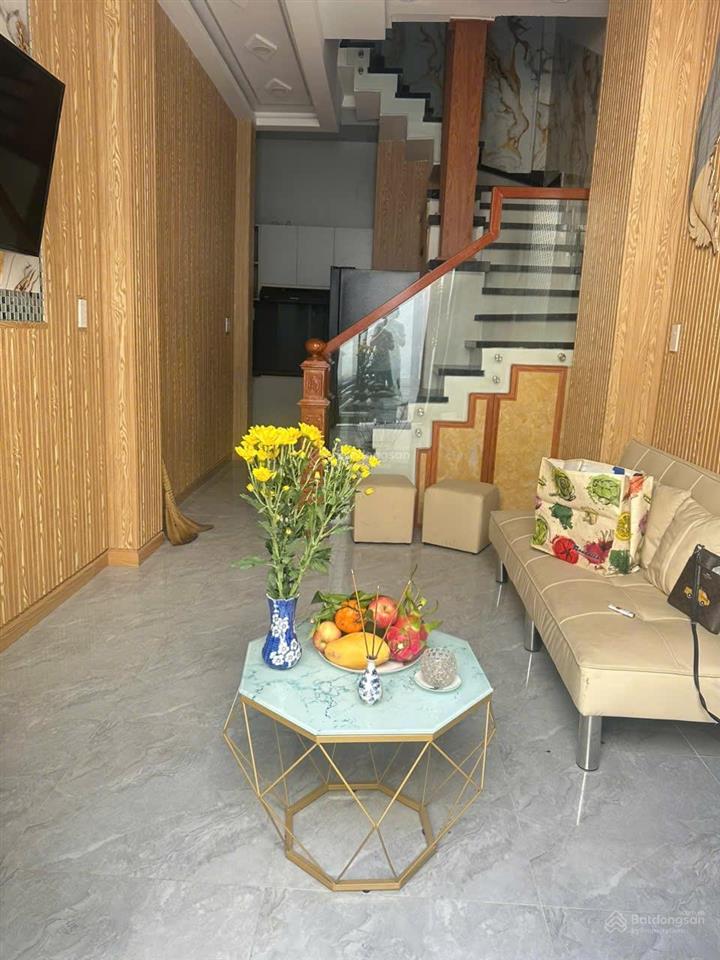 Bán nhà 4 lầu đường số q4 hxh ngay tận nhà 2pn 3wc