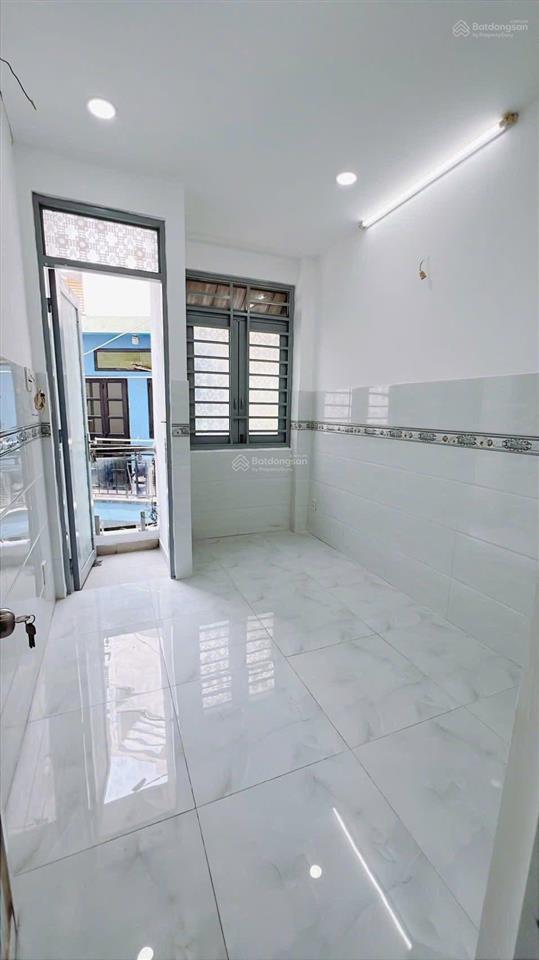 Bán nhà bến vân đồn q4 3 tầng hẻm trước nhà 4m cách mt chỉ 60m