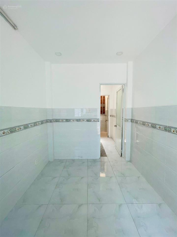 Bán nhà bến vân đồn q4 3 tầng hẻm trước nhà 4m cách mt chỉ 60m