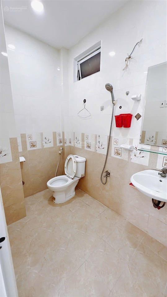 Bán nhà bến vân đồn q4 3 tầng hẻm trước nhà 4m cách mt chỉ 60m