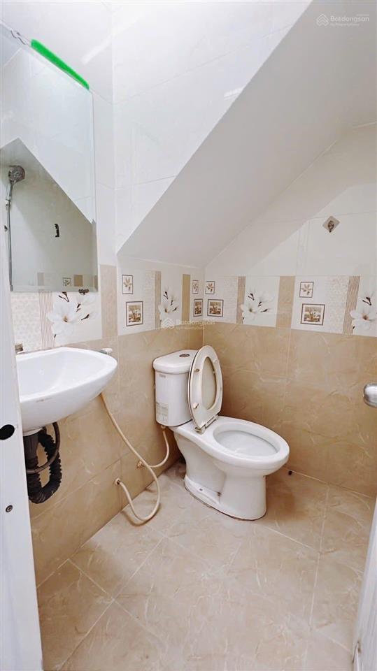 Bán nhà bến vân đồn q4 3 tầng hẻm trước nhà 4m cách mt chỉ 60m